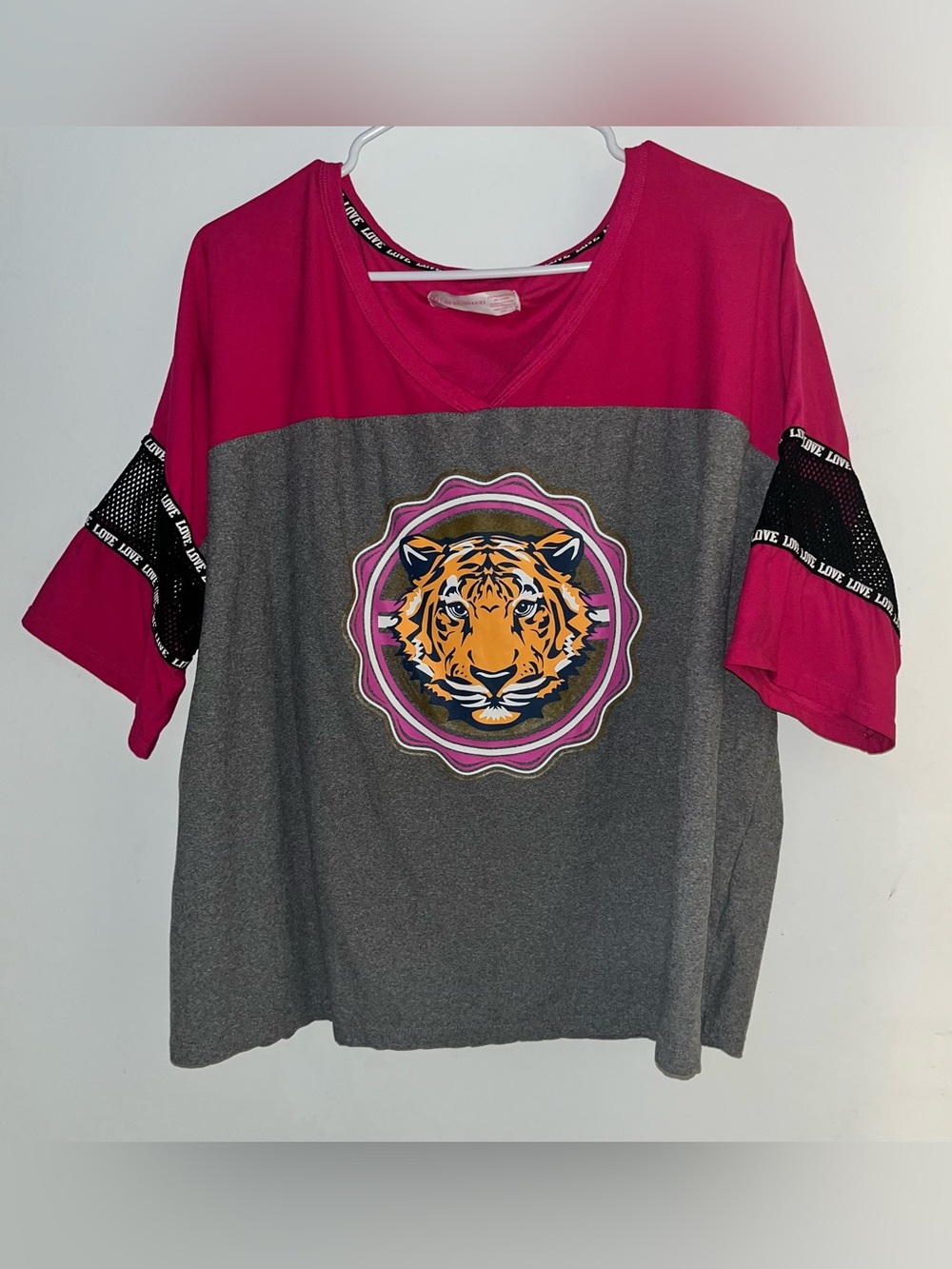 No Boundaries Pink & Gray Tiger Graphic Short Sleeve Tee